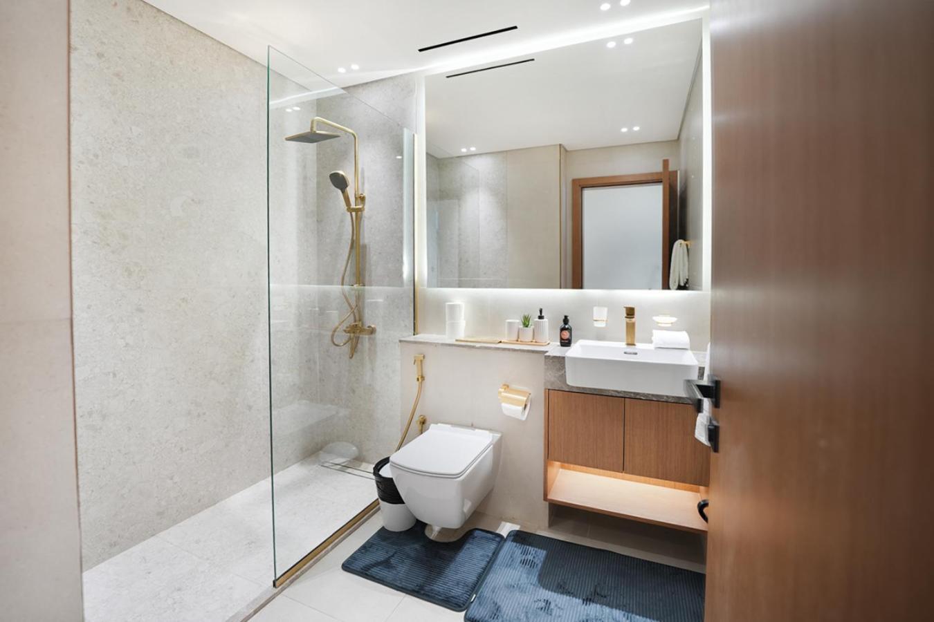 Easygo- Lavish 2br In The Heart Of Jvc Binambr Apartment Dubai