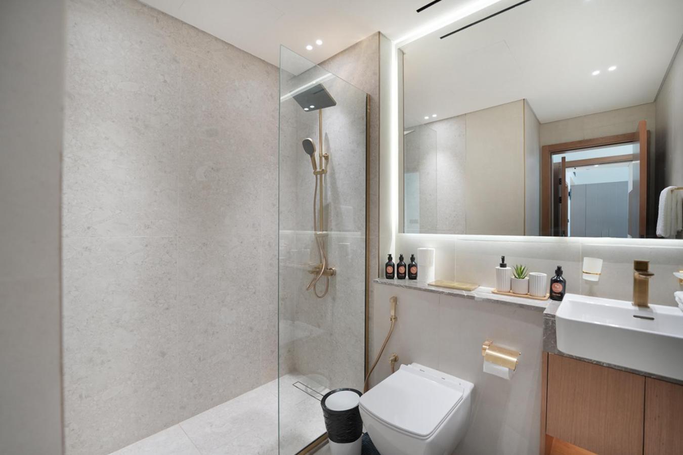 Easygo- Lavish 2br In The Heart Of Jvc Binambr Dubai