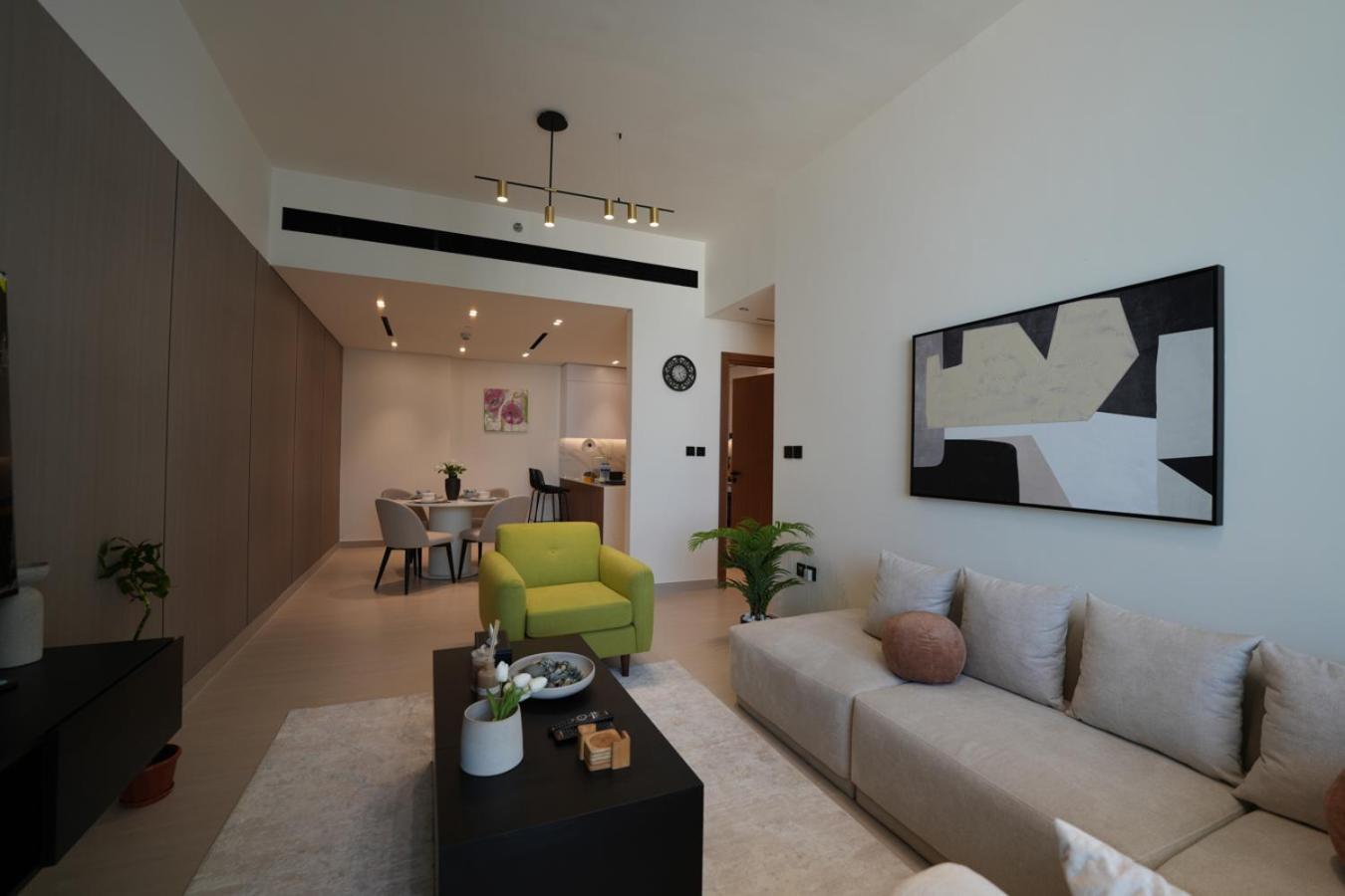 Apartment Easygo- Lavish 2br In The Heart Of Jvc Binambr Dubai