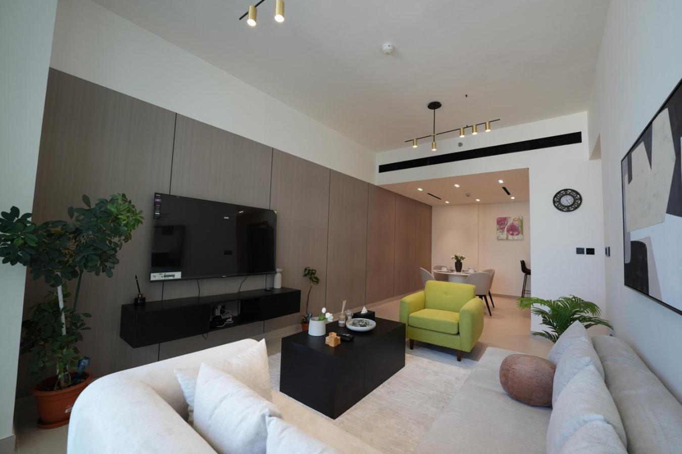 Apartment Easygo- Lavish 2br In The Heart Of Jvc Binambr Dubai