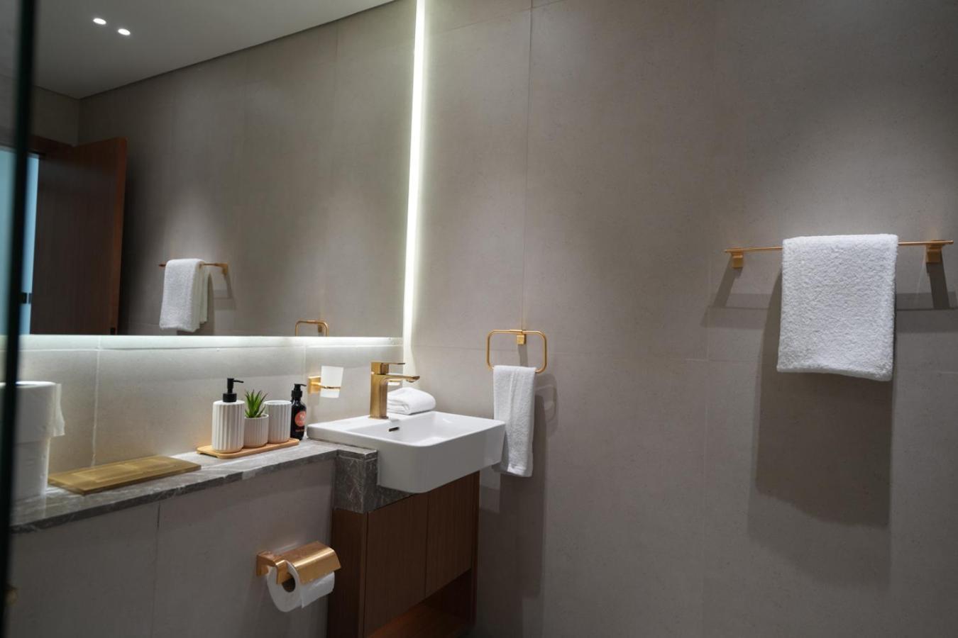 Easygo- Lavish 2br In The Heart Of Jvc Binambr Apartment