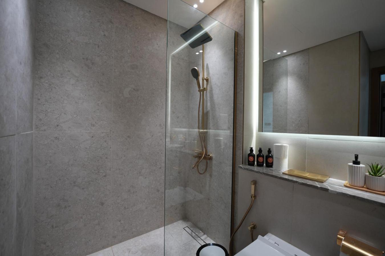 Easygo- Lavish 2br In The Heart Of Jvc Binambr Apartment