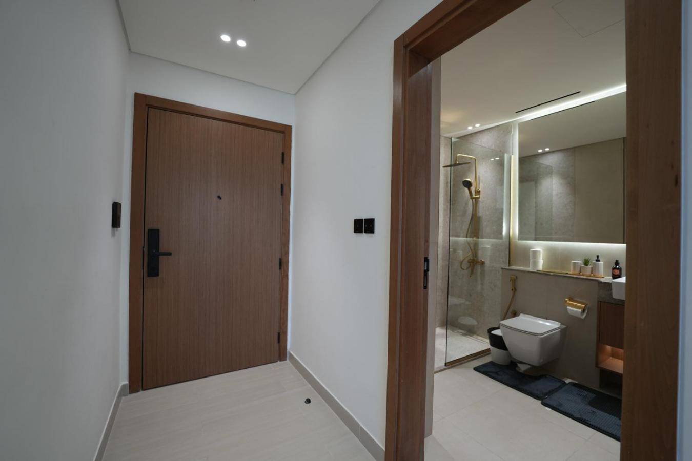 Apartment Easygo- Lavish 2br In The Heart Of Jvc Binambr Dubai
