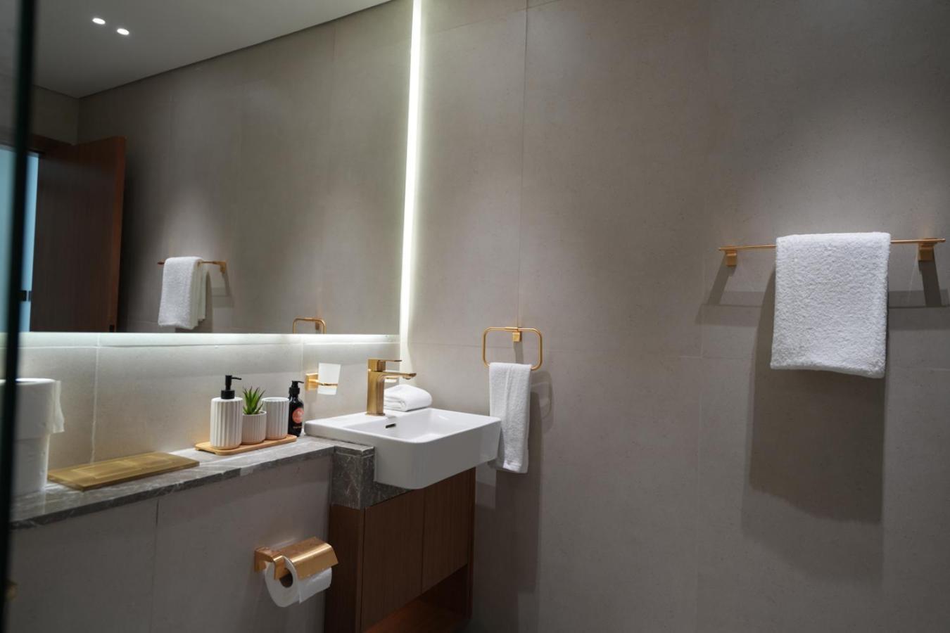 Easygo- Lavish 2br In The Heart Of Jvc Binambr Dubai